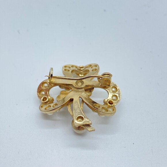 Vintage Gold-Tone Shamrock Brooch With Faux Pearls & Rhinestone Flowers - Picture 4 of 9